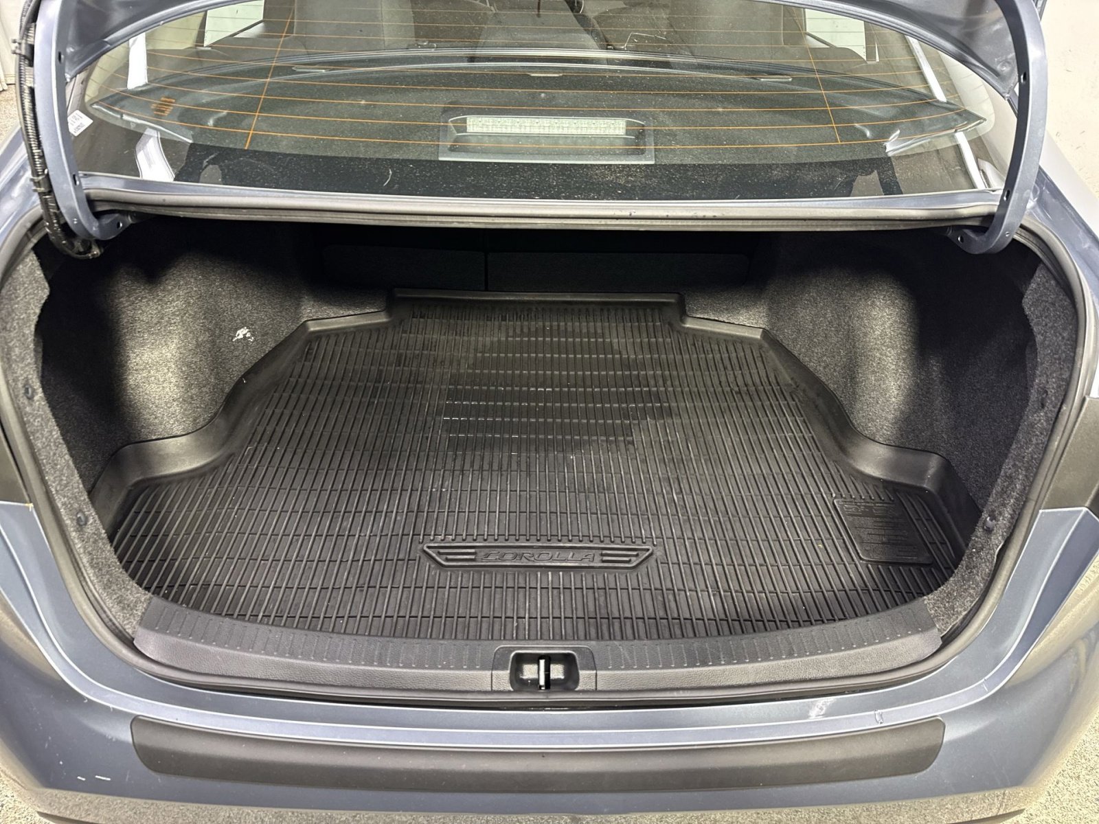 Used 2025 Toyota Corolla LE image 29