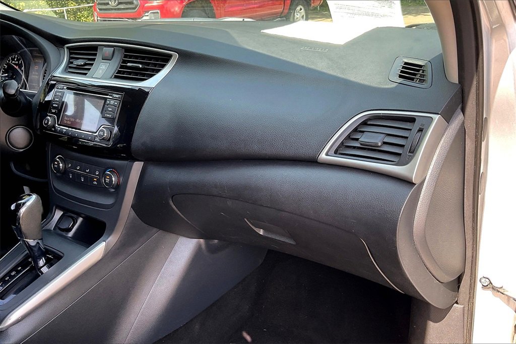 Used 2016 Nissan Sentra SV image 16
