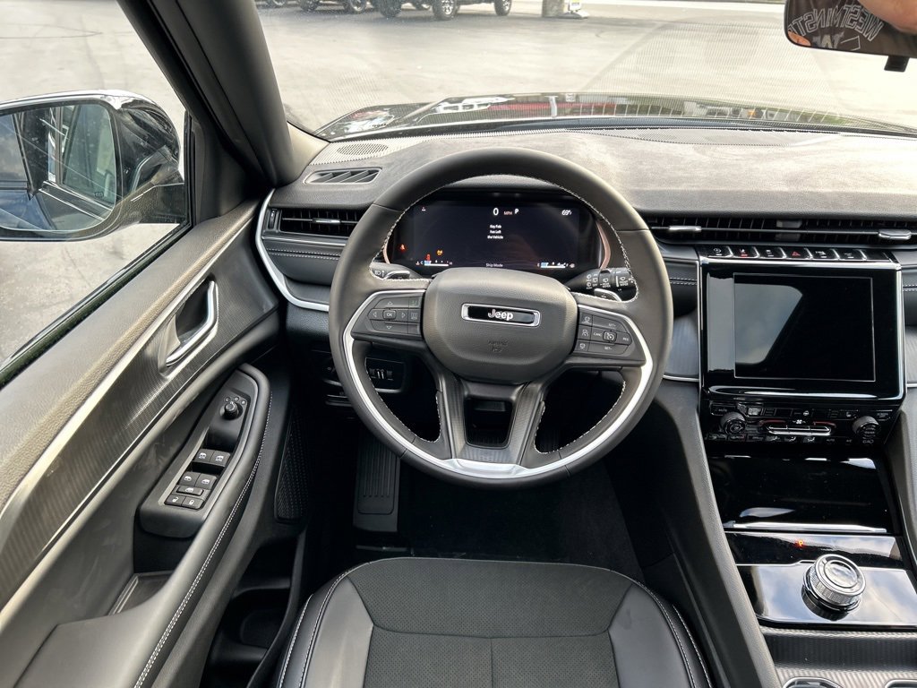 New 2025 Jeep Grand Cherokee image 16