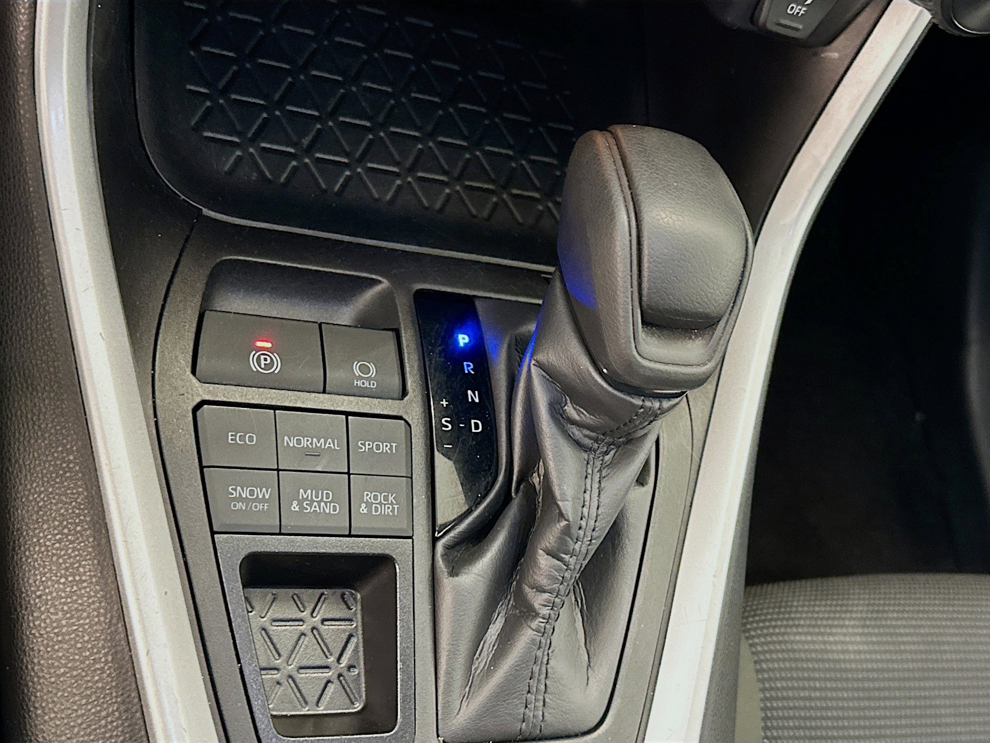 Used 2024 Toyota RAV4 LE image 25