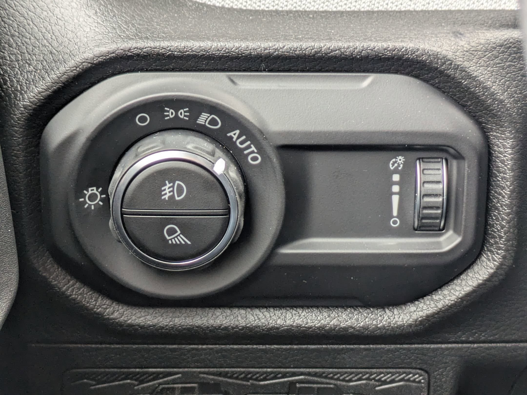 New 2026 Jeep Gladiator Sport AWD/4WD image 17