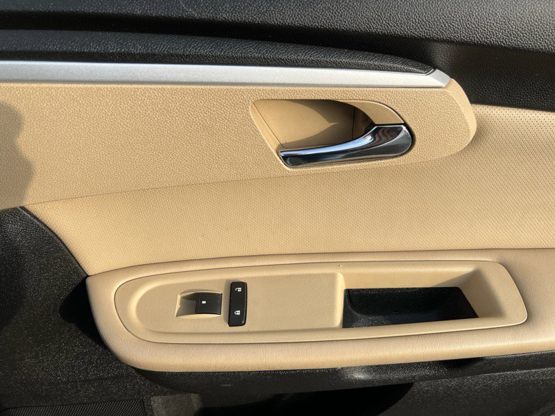 Used 2010 Chevrolet Traverse LTZ image 10