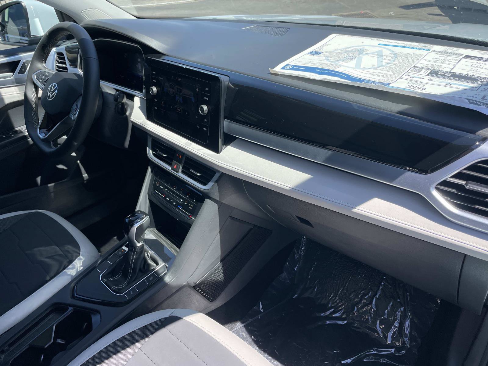 New 2026 Volkswagen Taos SE FWD image 28