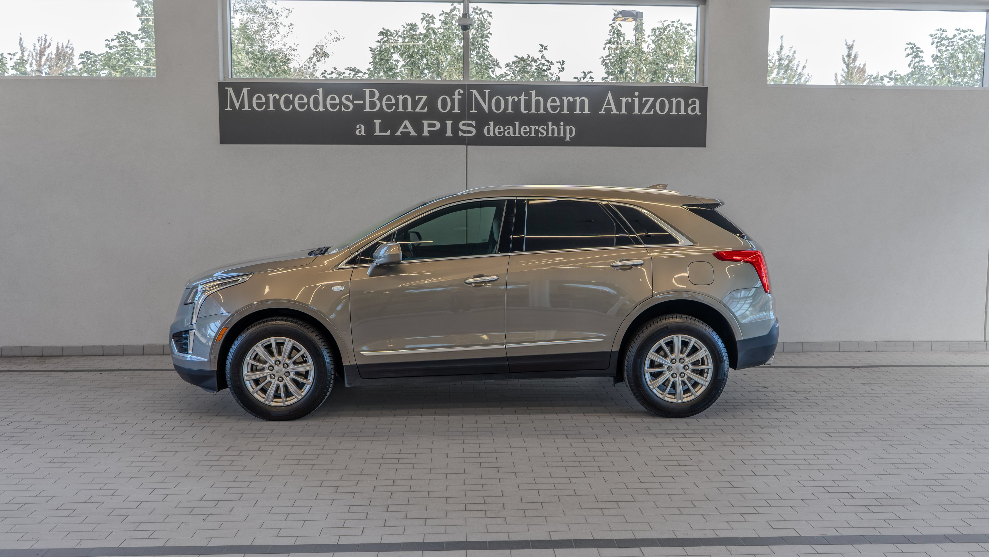 Used 2018 Cadillac XT5 FWD w/ LPO, Wheel Lock Package image 2