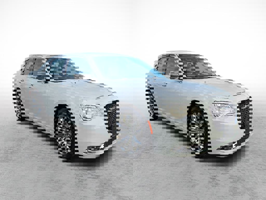 Used 2018 Chrysler 300 Limited image 7