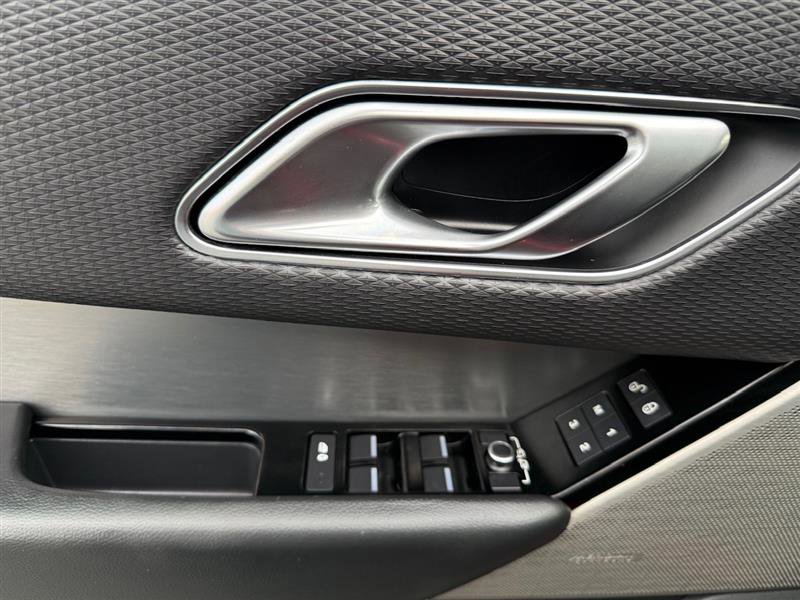 Used 2018 Land Rover Range Rover Velar R-Dynamic SE image 32