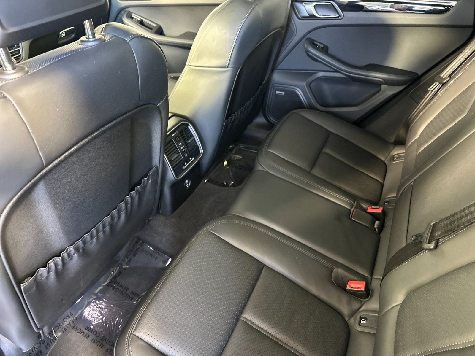Certified 2024 Porsche Macan AWD/4WD image 14