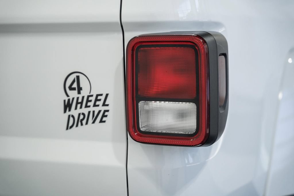 Certified 2022 Jeep Gladiator Sport AWD/4WD image 6