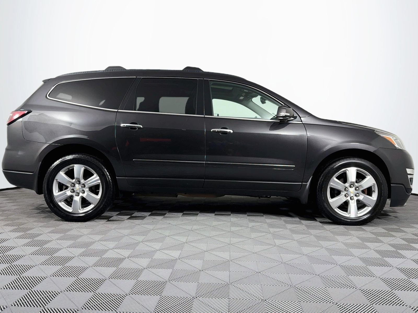 Used 2017 Chevrolet Traverse Premier AWD/4WD image 29