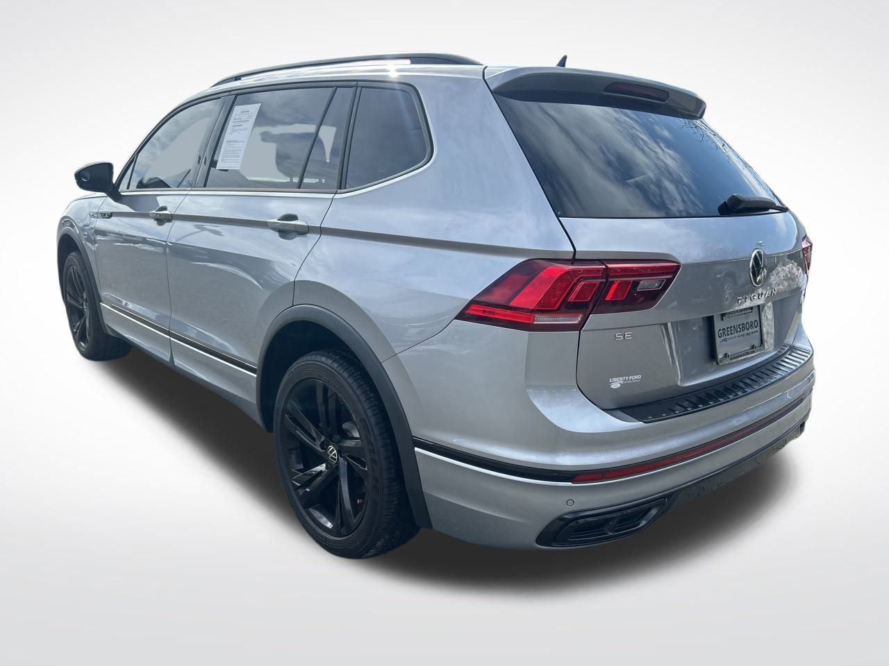Used 2024 Volkswagen Tiguan SE R-Line image 6