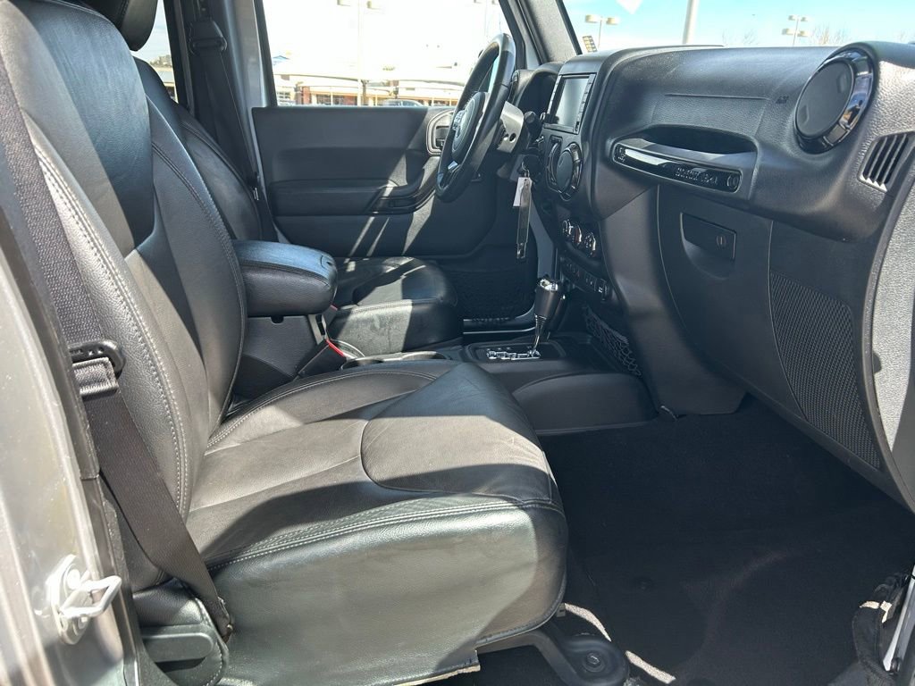 Used 2015 Jeep Wrangler Unlimited Sahara image 30