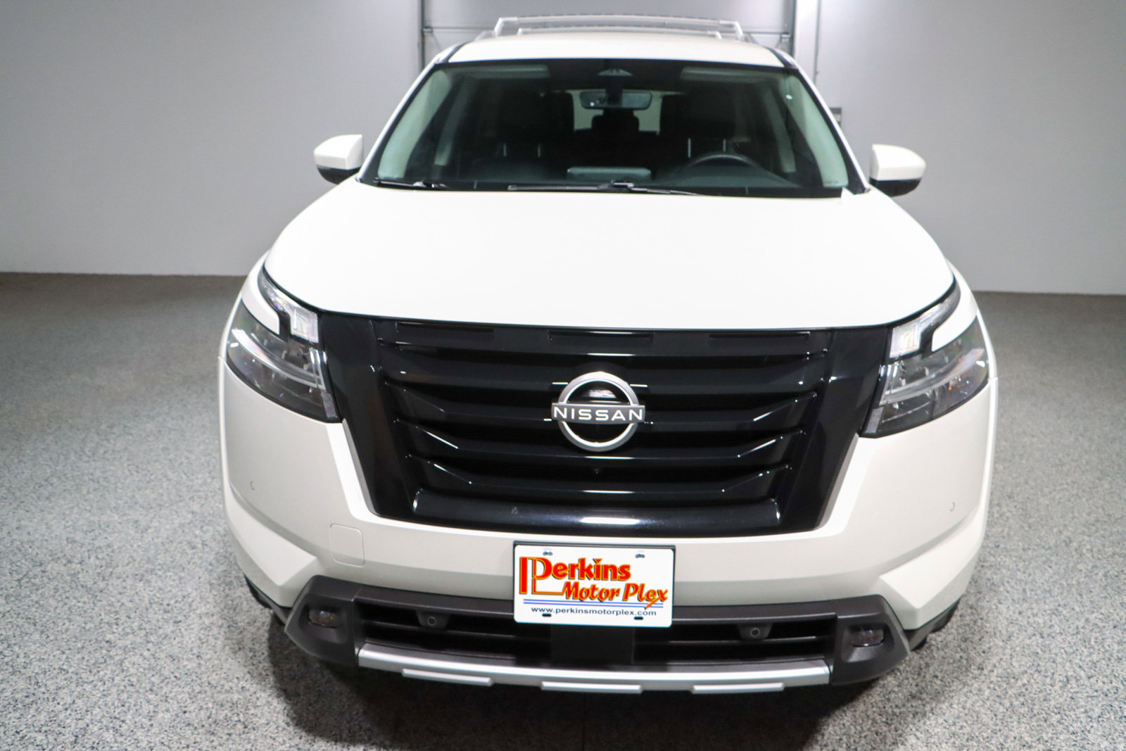 Used 2023 Nissan Pathfinder SL w/ Lighting Package (N92) FWD image 4