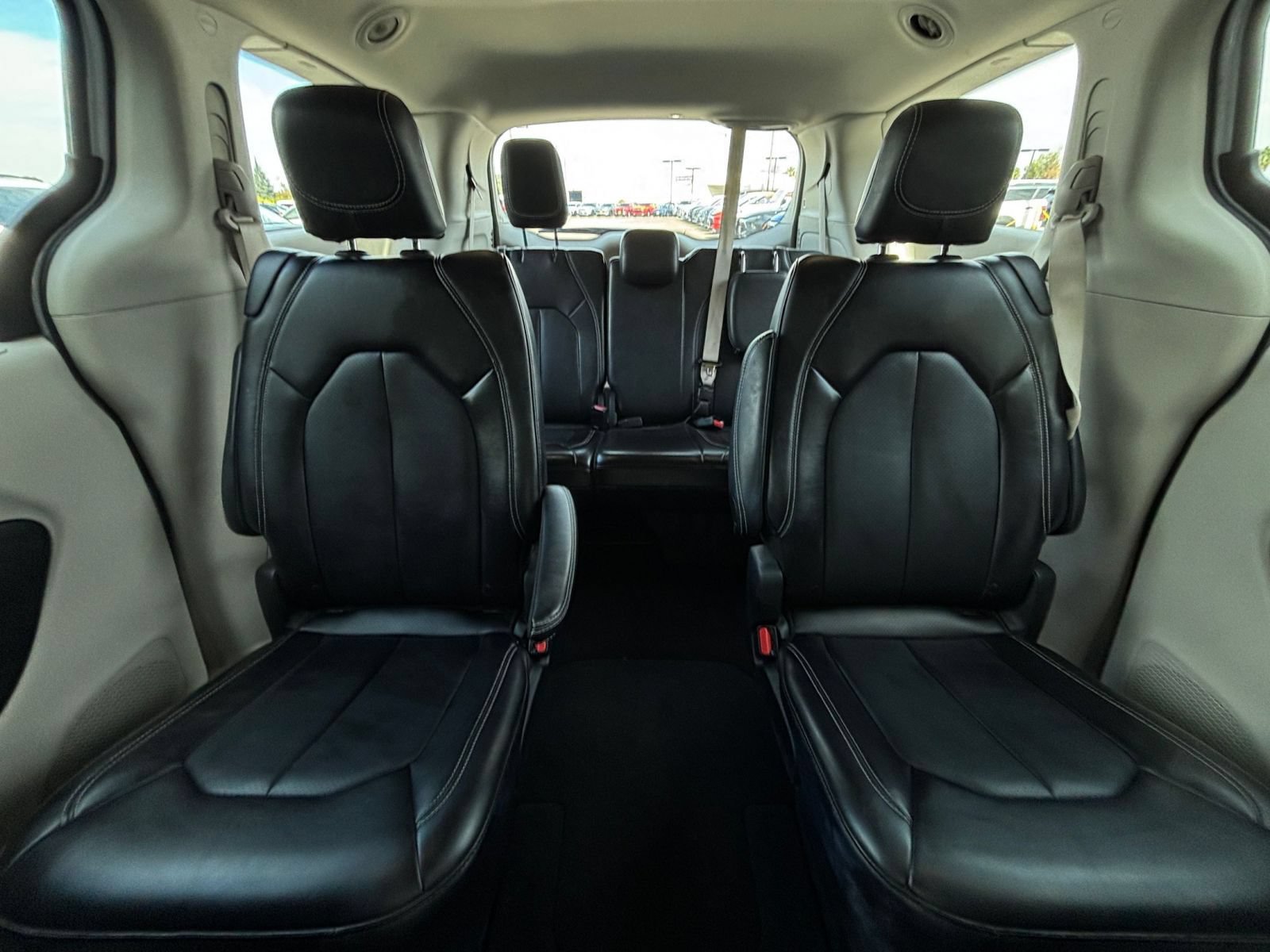 Used 2024 Chrysler Pacifica Touring-L FWD image 40