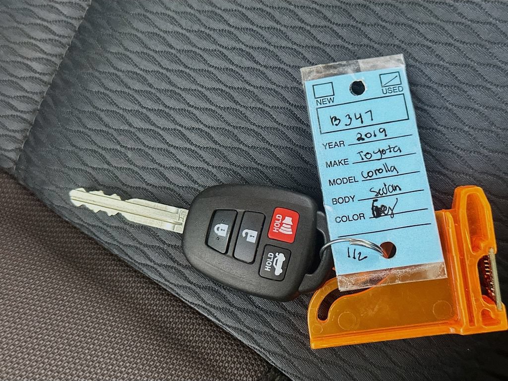 Used 2019 Toyota Corolla LE FWD image 33