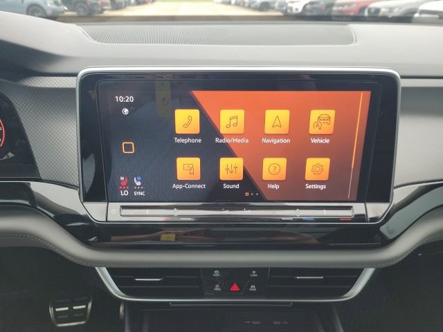 Used 2024 Volkswagen Atlas Peak Edition SE image 12