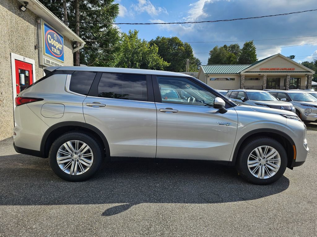 New 2025 Mitsubishi Outlander ES AWD/4WD image 4
