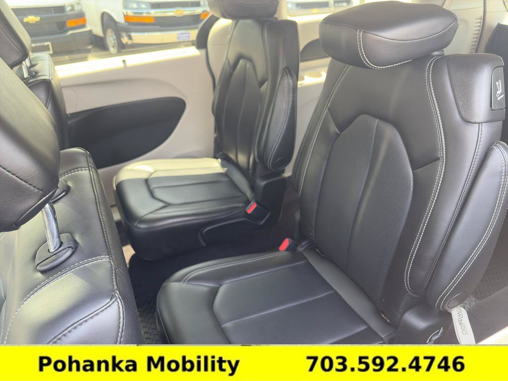 Used 2023 Chrysler Pacifica Touring-L FWD image 28