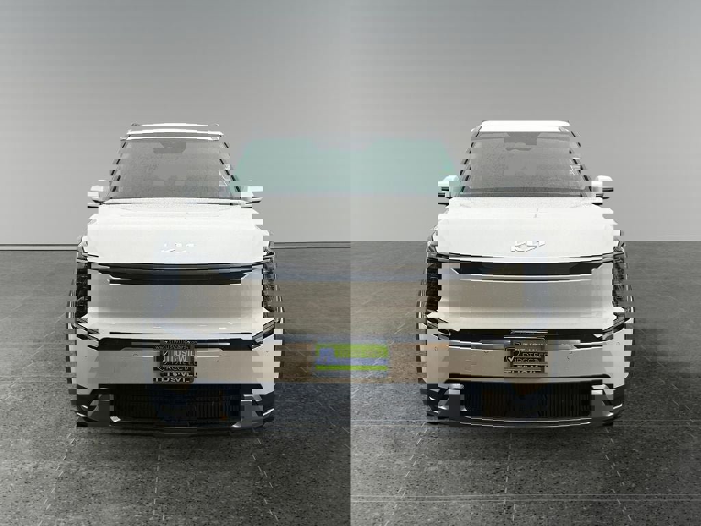Used 2024 Kia EV9 Wind image 2