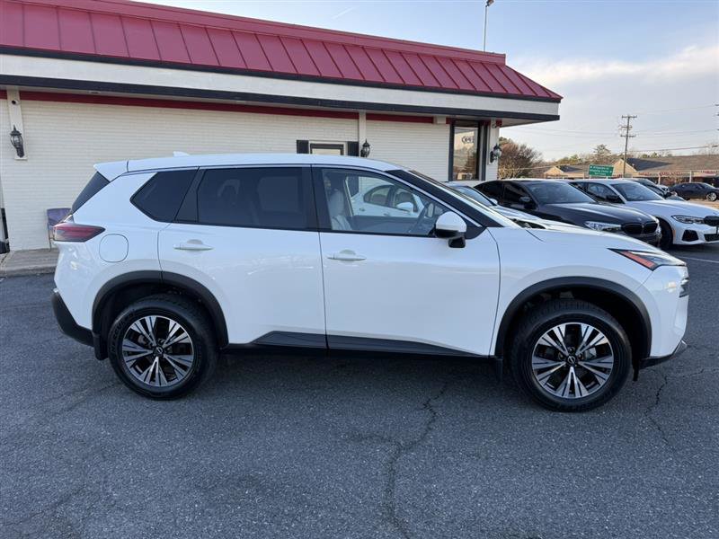 Used 2023 Nissan Rogue SV image 4