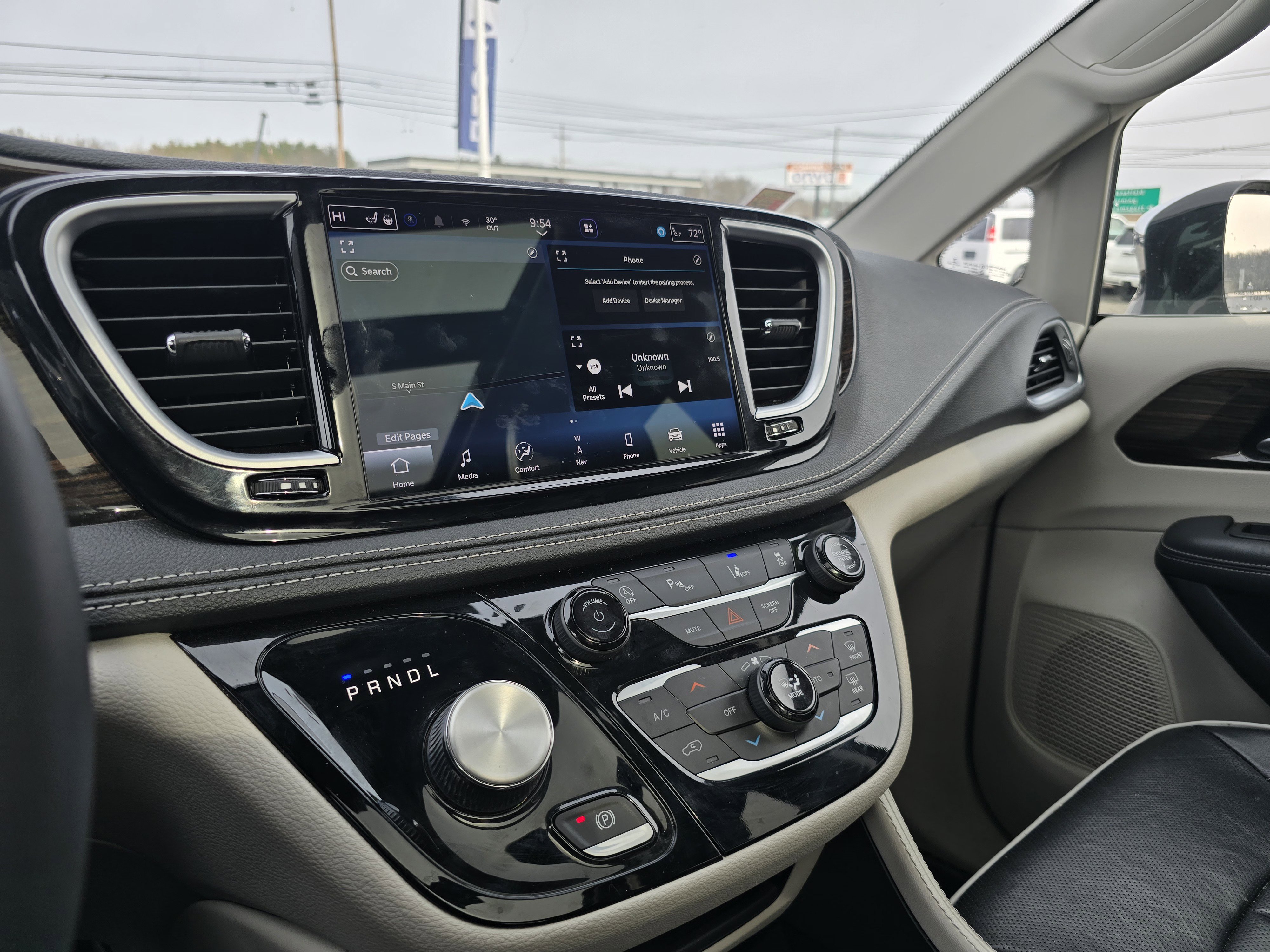 Used 2023 Chrysler Pacifica Limited FWD image 26