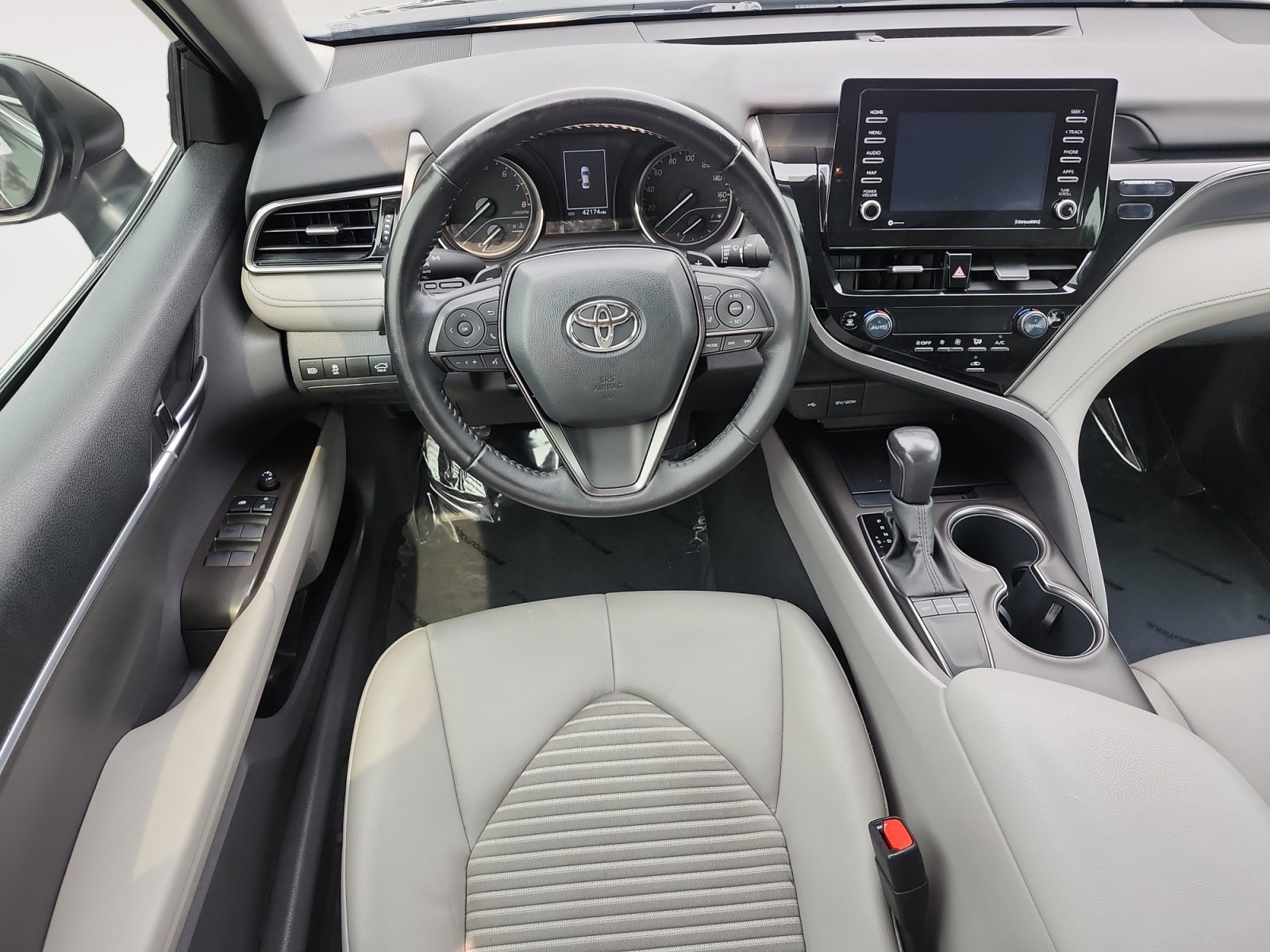 Used 2022 Toyota Camry SE FWD image 11