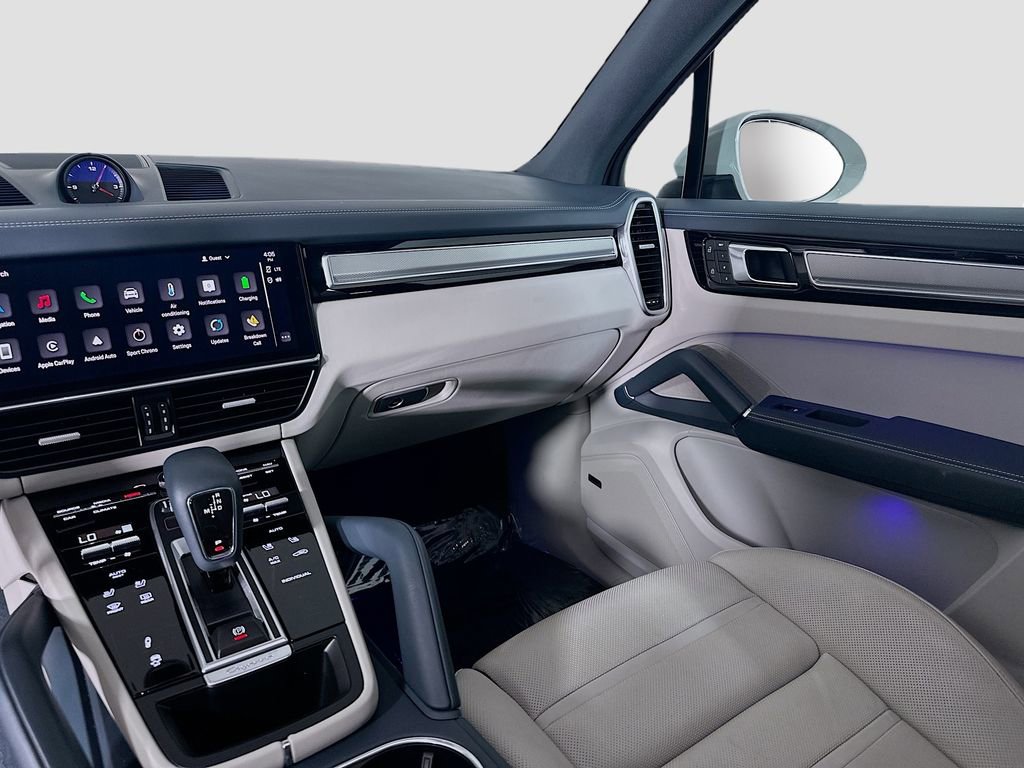 Certified 2023 Porsche Cayenne Platinum Edition image 26