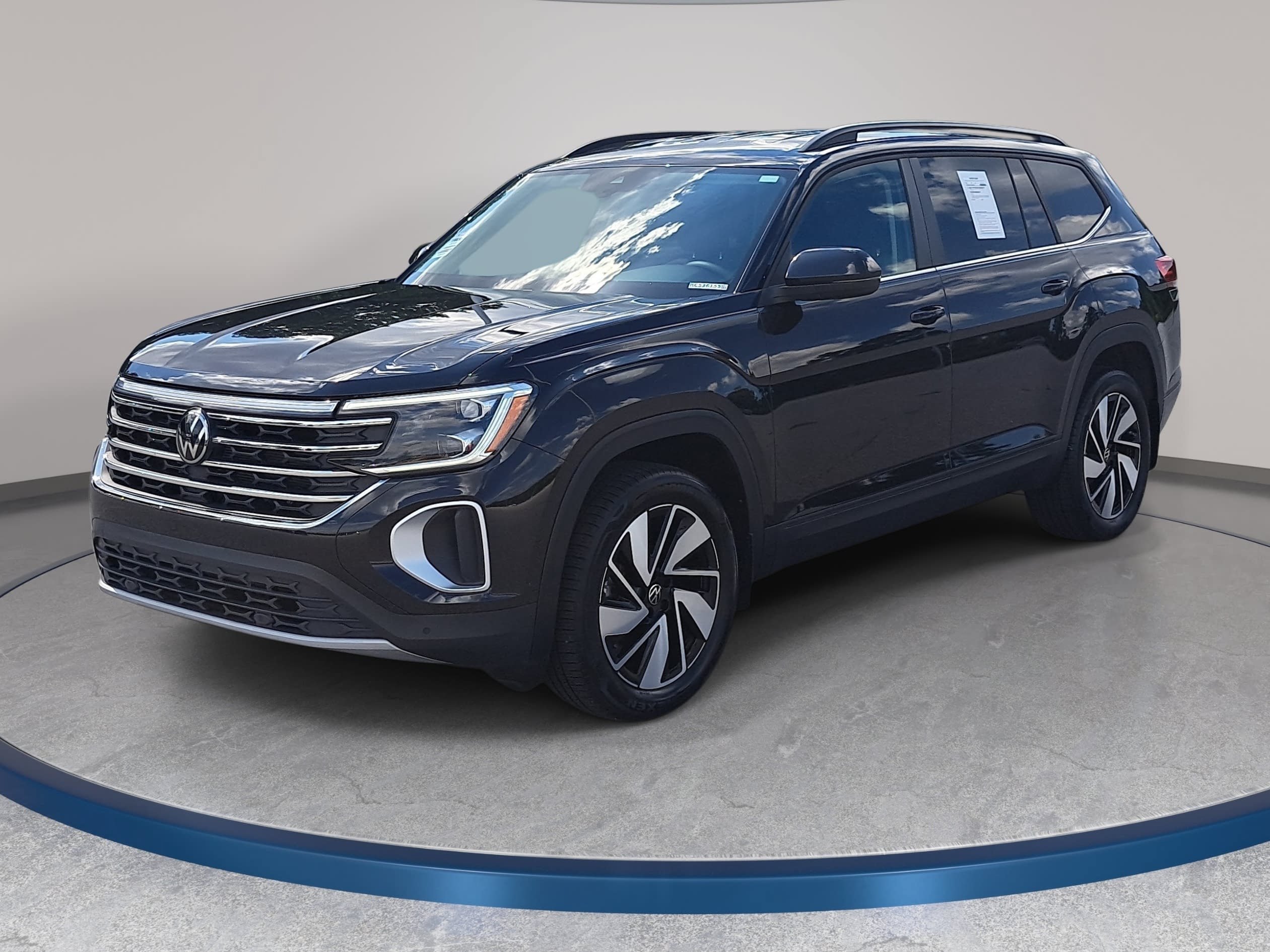 Certified 2024 Volkswagen Atlas SE FWD image 1