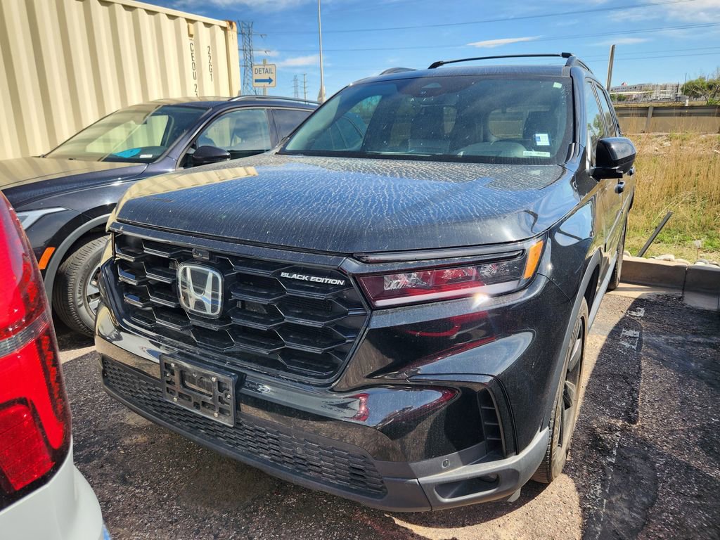 Used 2025 Honda Pilot Black Edition image 3