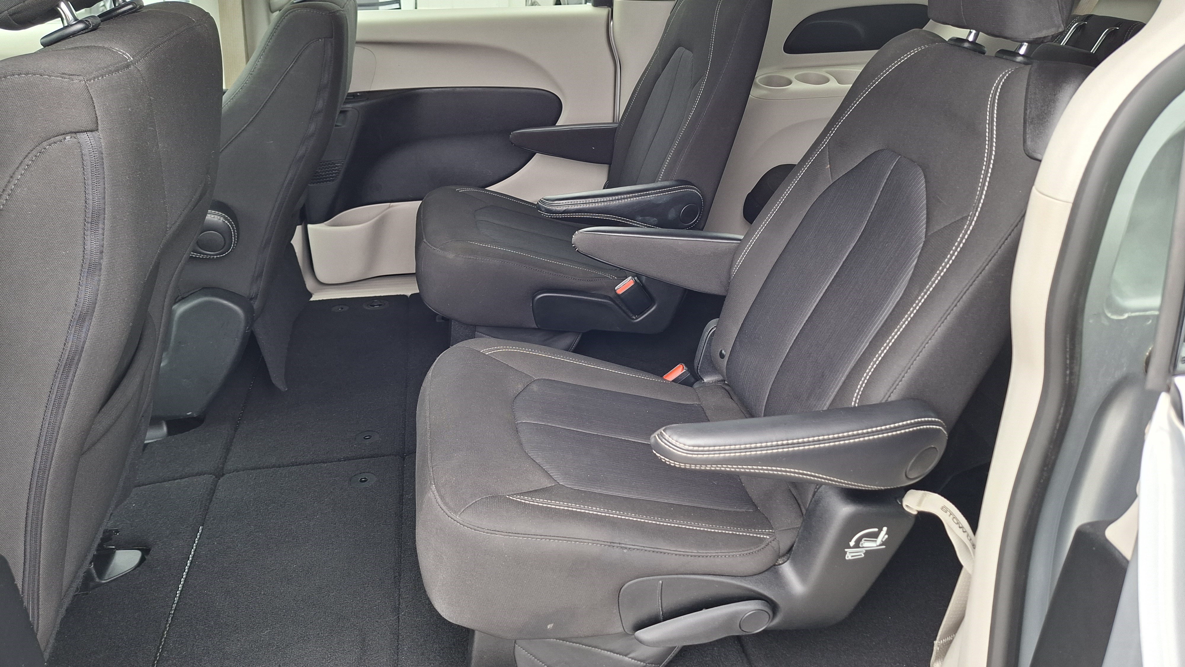 Used 2023 Chrysler Voyager LX FWD image 20