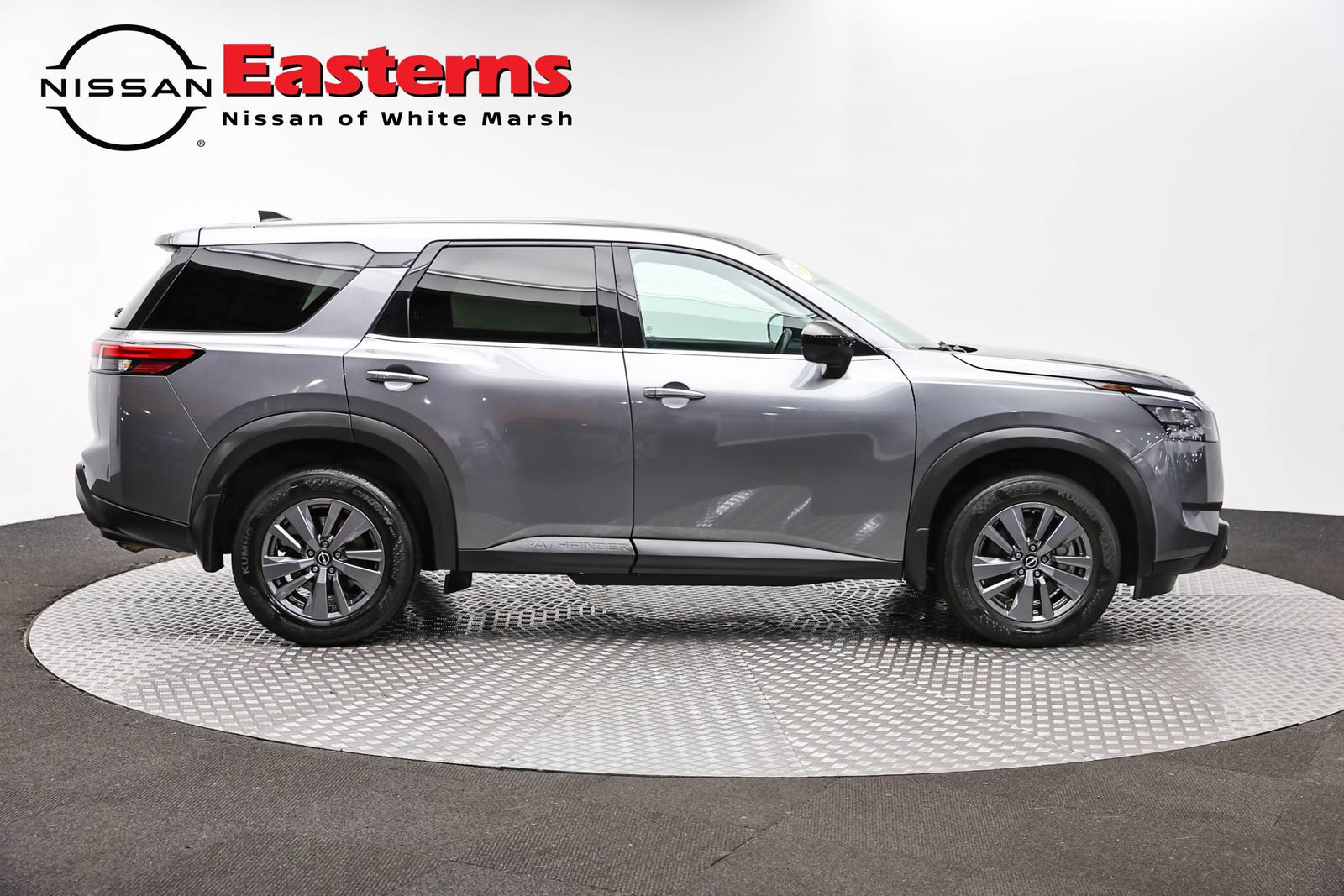 Used 2023 Nissan Pathfinder S AWD/4WD image 4