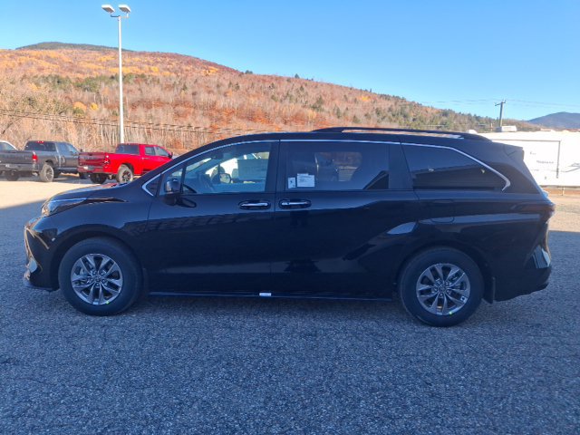 New 2026 Toyota Sienna XLE AWD/4WD image 4