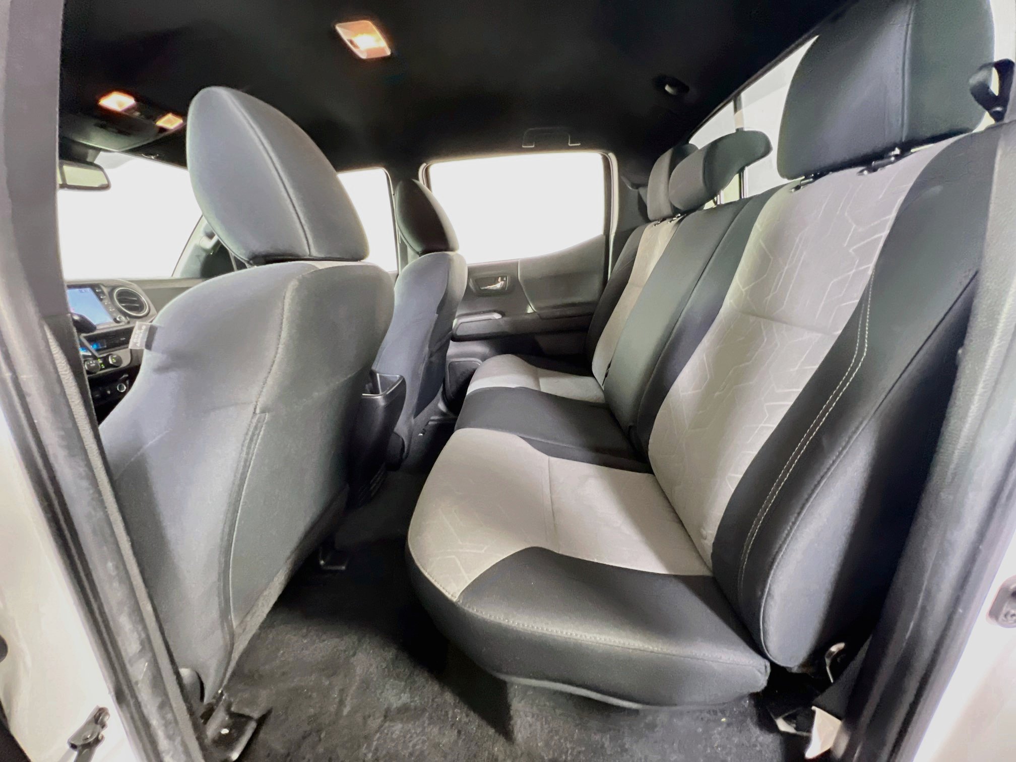 Used 2022 Toyota Tacoma TRD Sport AWD/4WD image 23