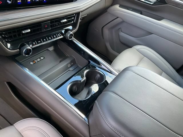 Certified 2025 Chevrolet Suburban LT w/ Comfort Package AWD/4WD image 16