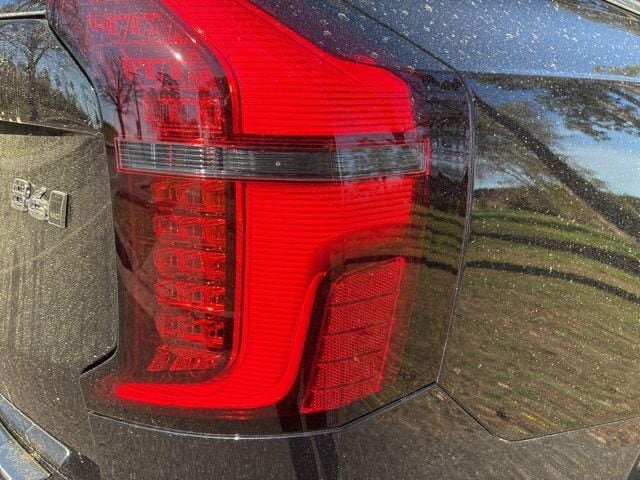 New 2026 Volvo XC90 B6 Plus w/ Protection Package Premier AWD/4WD image 14