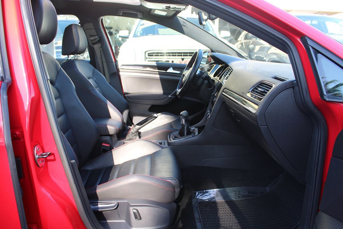 Used 2015 Volkswagen GTI SE FWD image 22