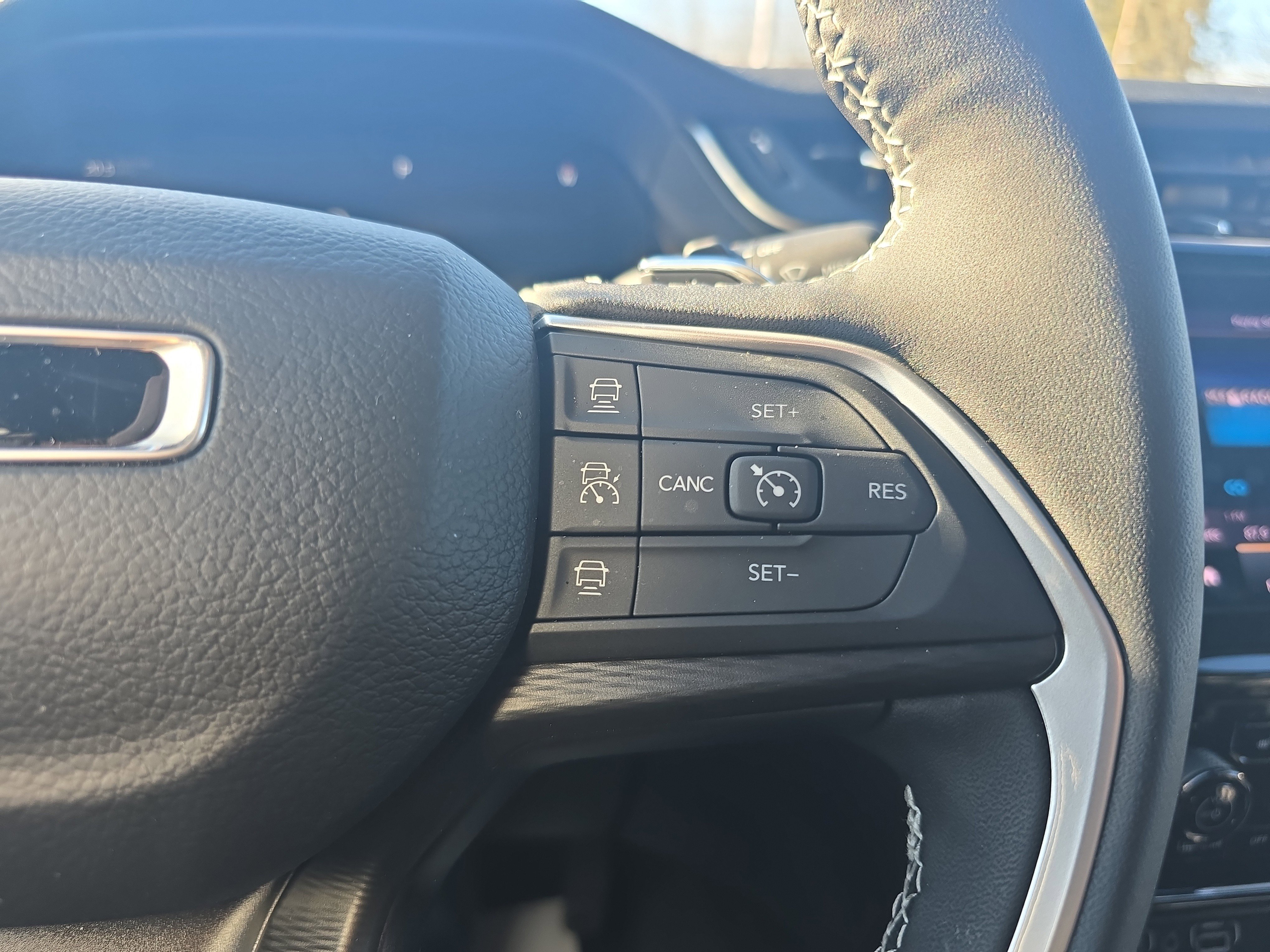 Used 2025 Jeep Grand Cherokee Altitude image 22