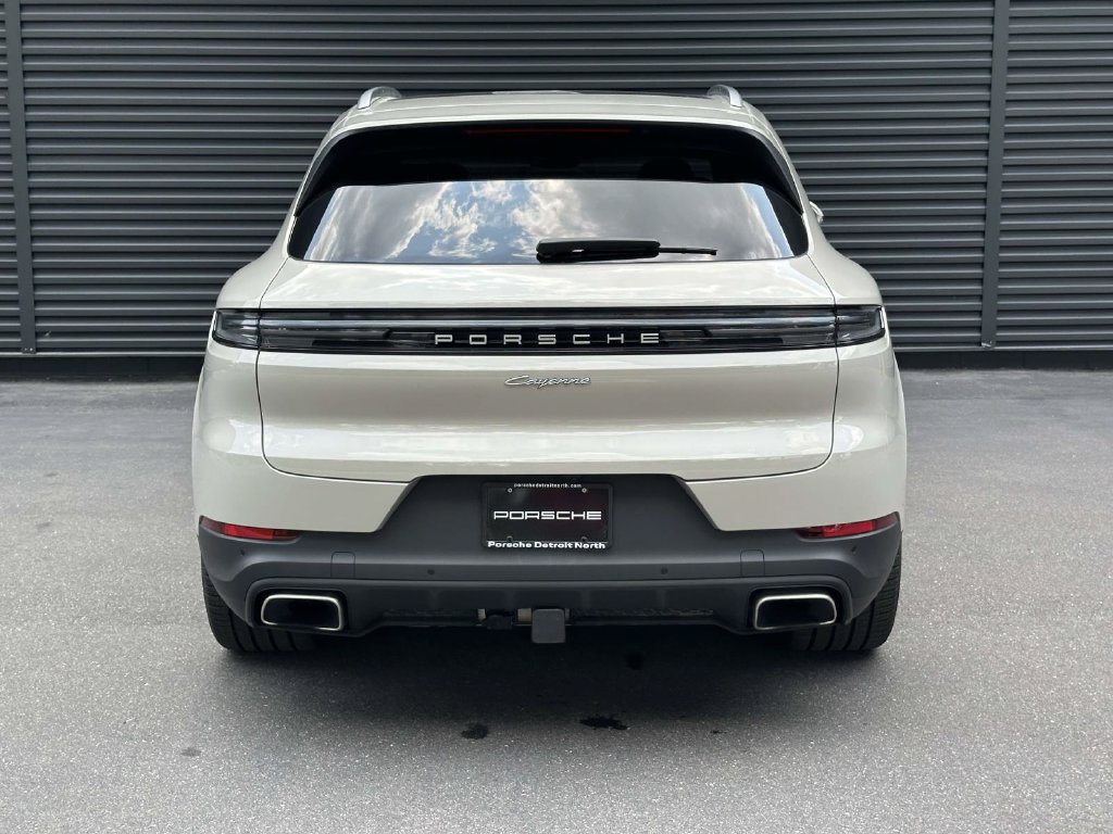 Certified 2025 Porsche Cayenne E-Hybrid AWD/4WD image 4