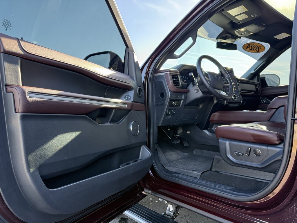 Used 2024 Ford Expedition Limited image 26