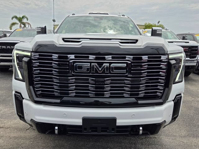 Used 2026 GMC Sierra 3500 Denali Ultimate AWD/4WD image 2