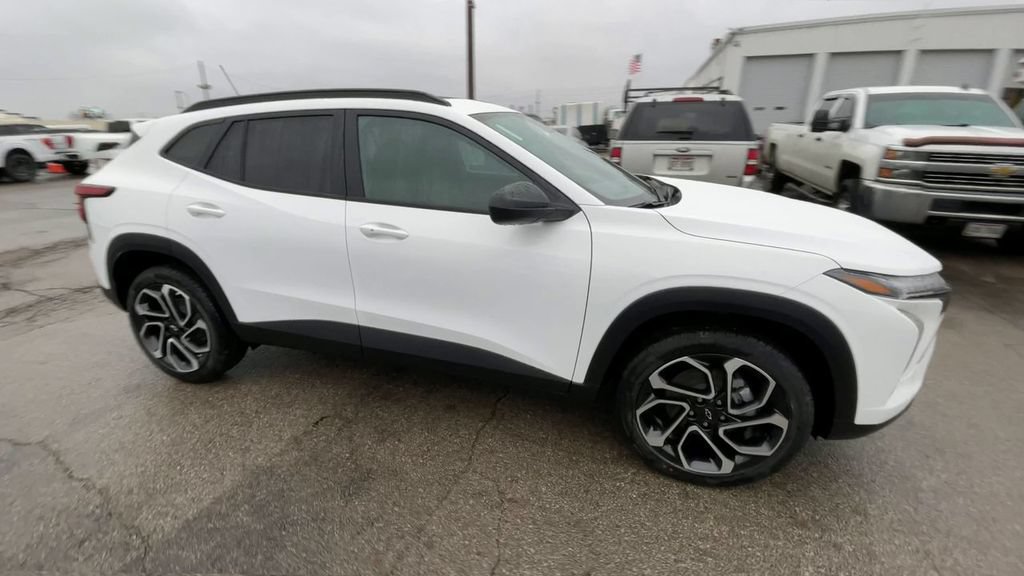 New 2026 Chevrolet Trax RS w/ Sunroof Package FWD image 3