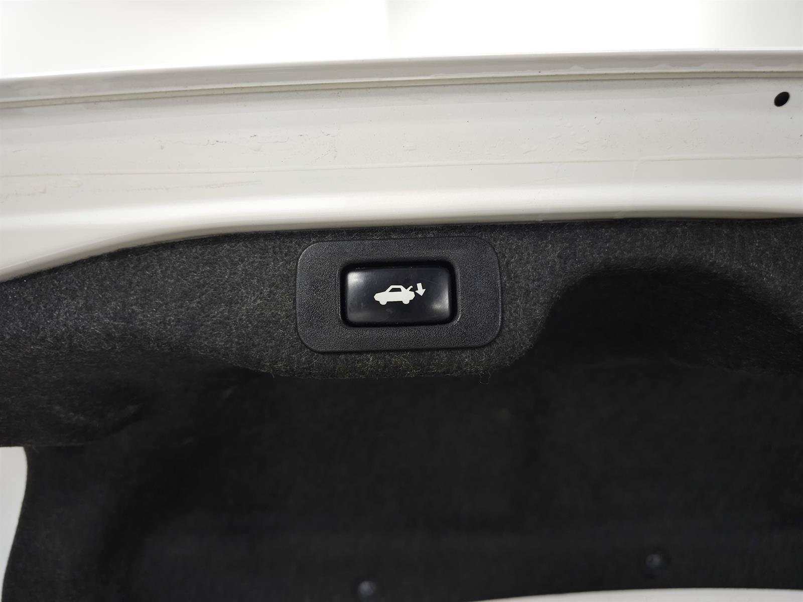 Used 2014 Lexus ES 300h w/ Luxury Package w/Bamboo Trim FWD image 8