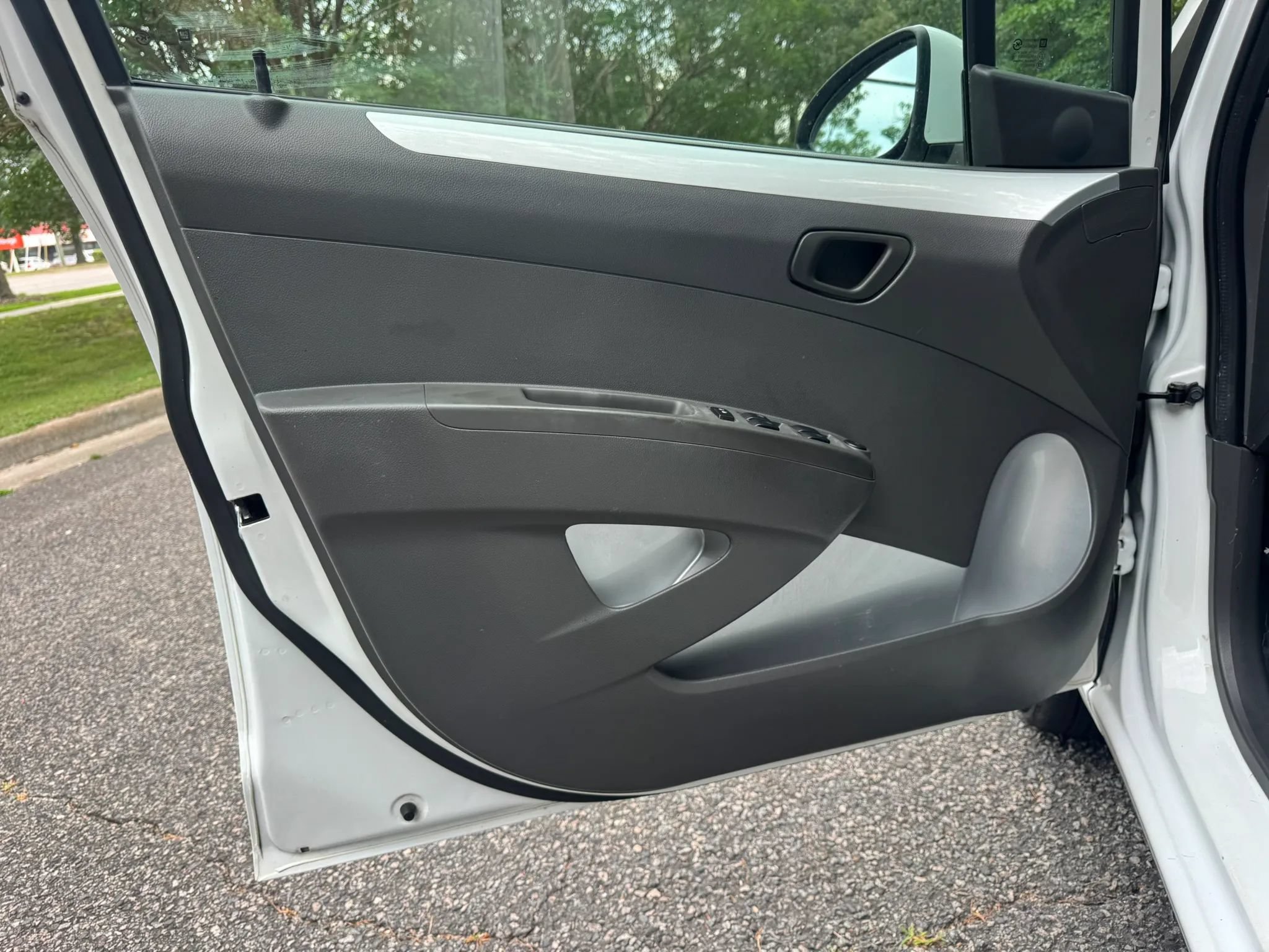 Used 2014 Chevrolet Spark LT FWD image 10