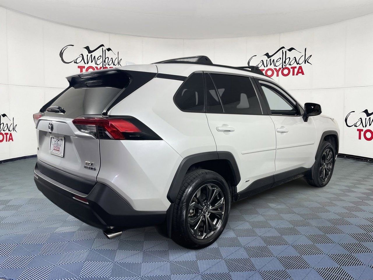 Used 2023 Toyota RAV4 XLE Premium image 7