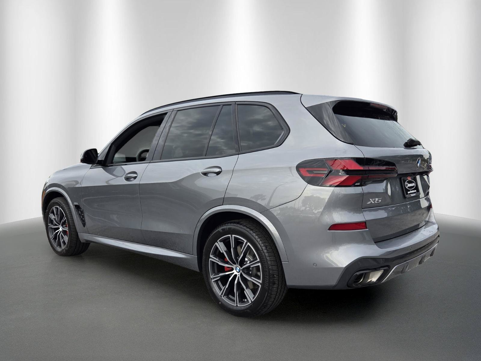 Certified 2026 BMW X5 xDrive40i w/ M Sport Package AWD/4WD image 5