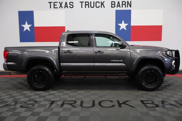 Used 2017 Toyota Tacoma SR5 w/ Tow Package RWD image 14