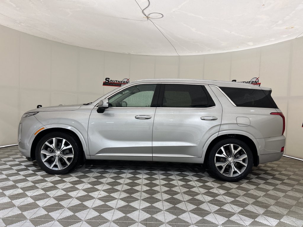 Used 2022 Hyundai Palisade Limited w/ Cargo Package FWD image 2