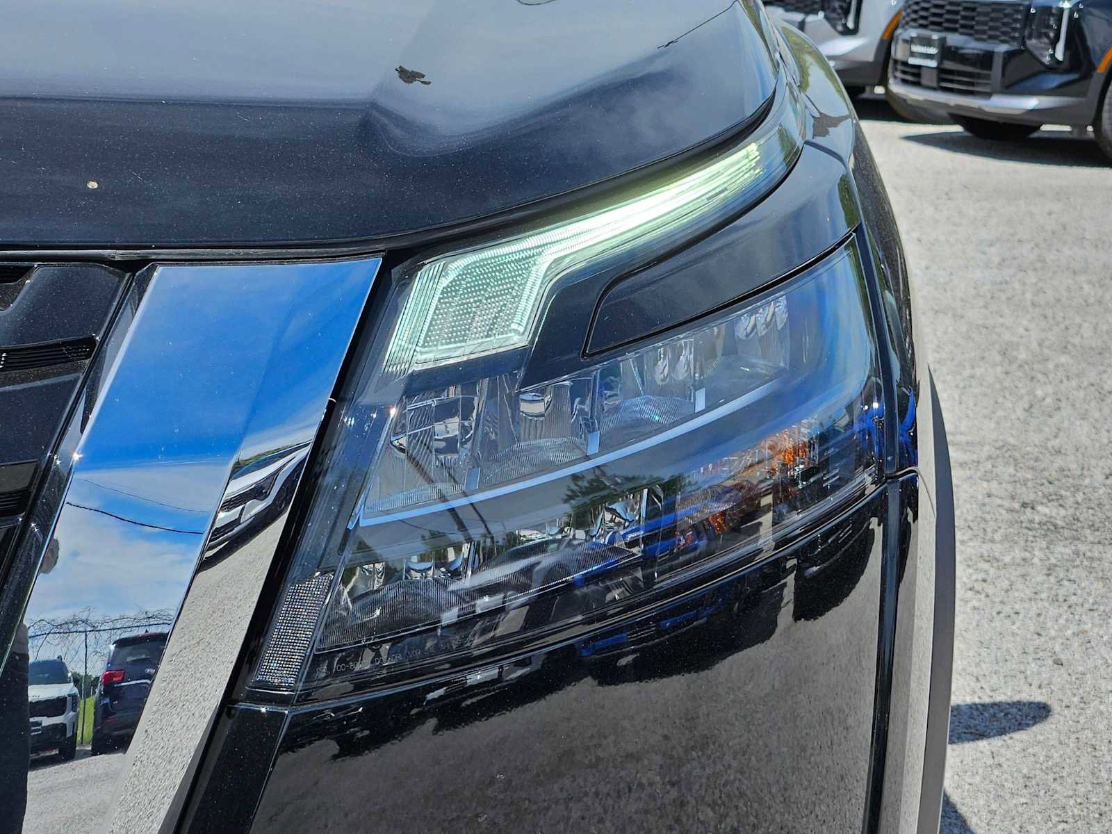 Used 2025 Nissan Pathfinder S image 11