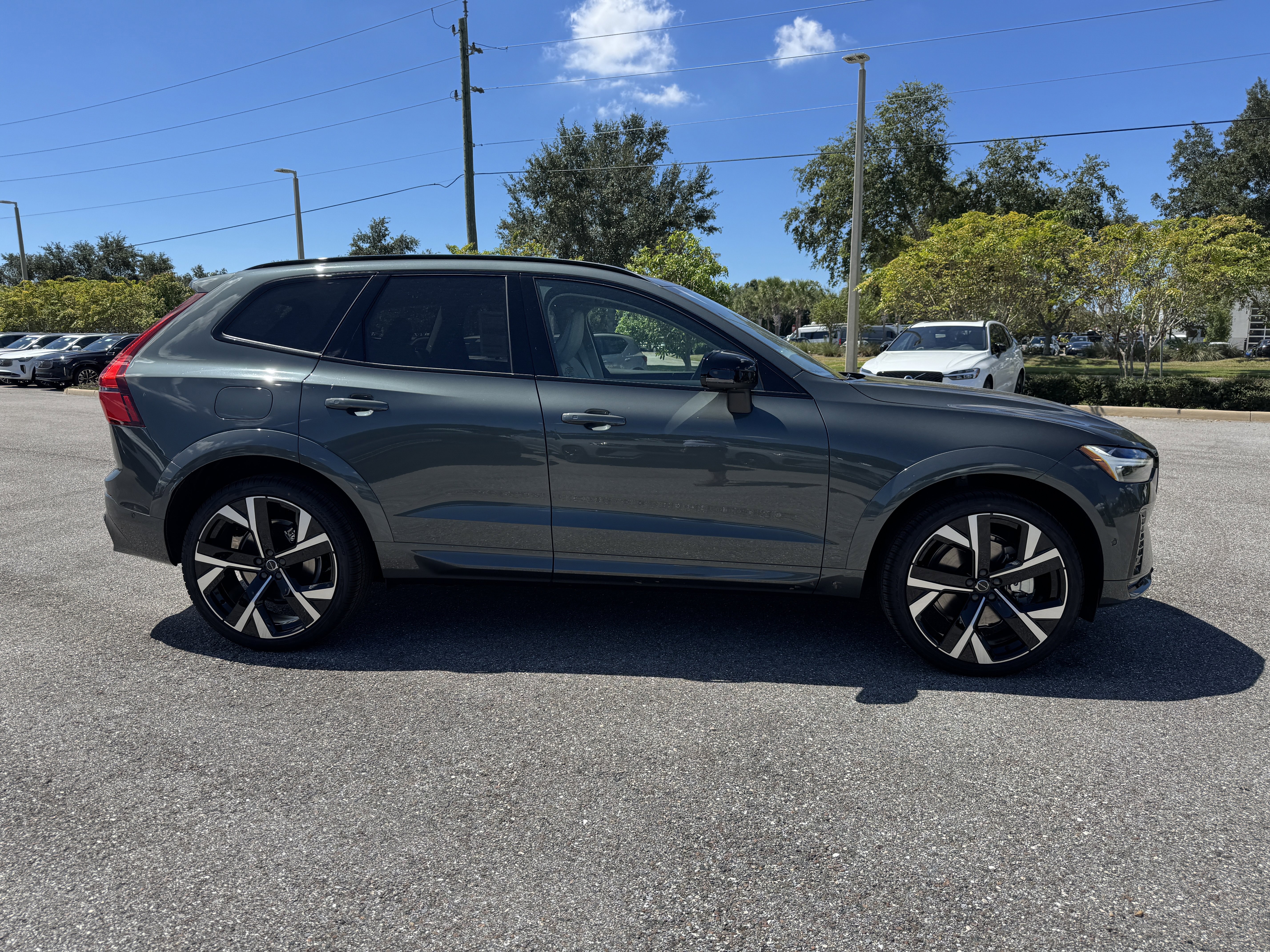 New 2026 Volvo XC60 B5 Ultra w/ Protection Package image 2