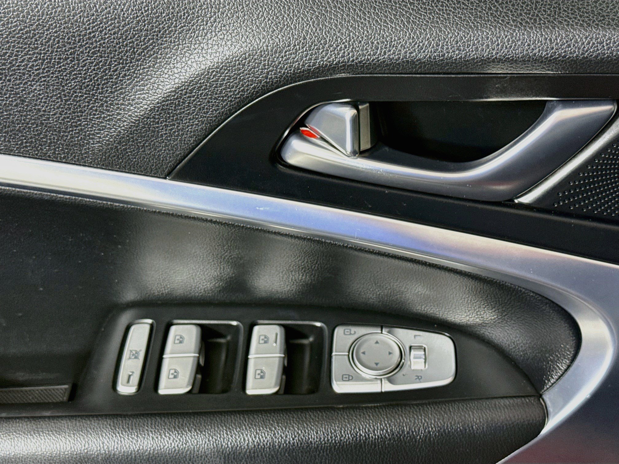 Used 2021 Genesis G70 2.0T RWD image 24