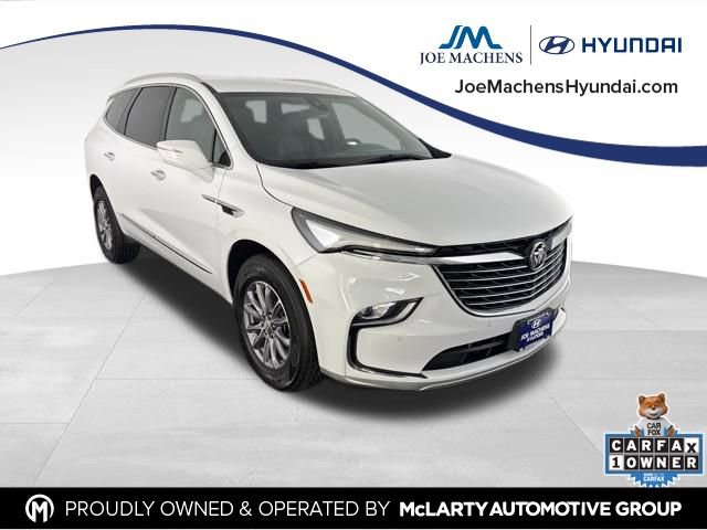 Used 2023 Buick Enclave Essence AWD/4WD image 2